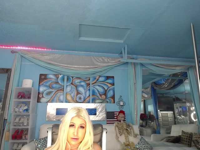 adrianna_fox live cam on BongaCams