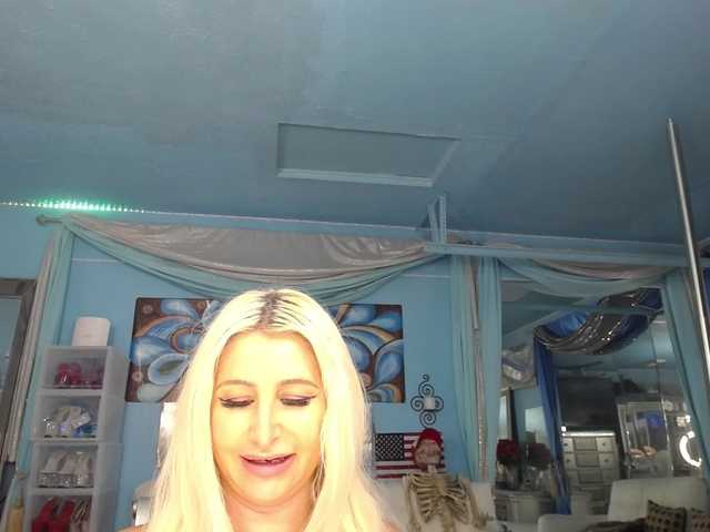adrianna_fox — live female cam