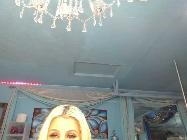 adrianna_fox Live Cam
