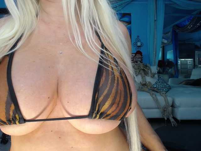 adrianna_fox