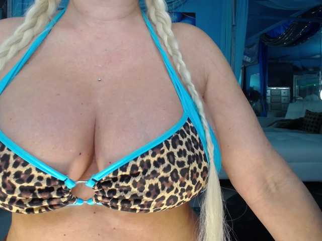 adrianna_fox live cam on BongaCams