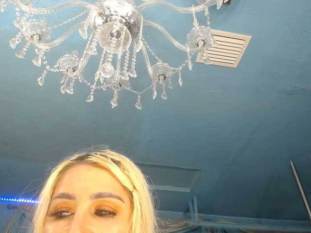 Sex chat gratuit in direct cu adrianna_fox pe BongaCams