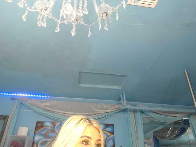 adrianna_fox cam belle