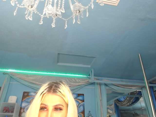 adrianna_fox cam belle