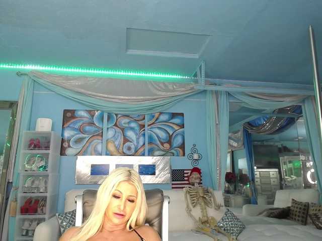 adrianna_fox live cam on BongaCams