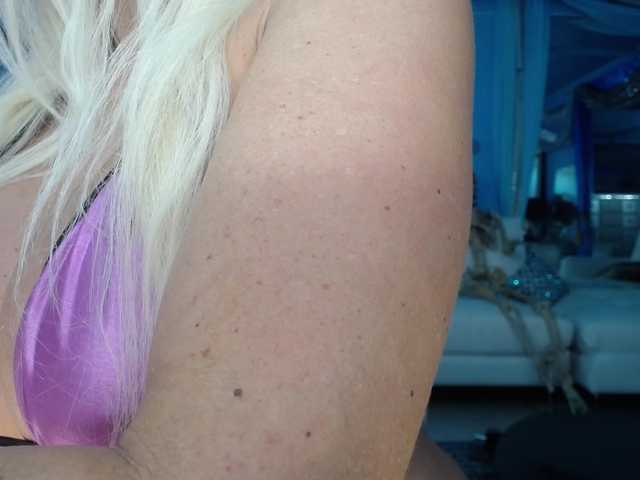 adrianna_fox live cam on BongaCams