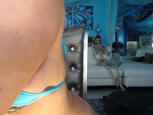 adrianna_fox live cam on BongaCams