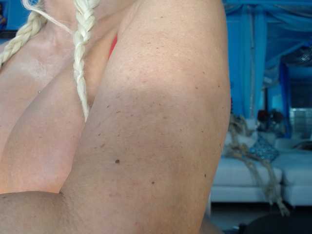 adrianna_fox live cam on BongaCams