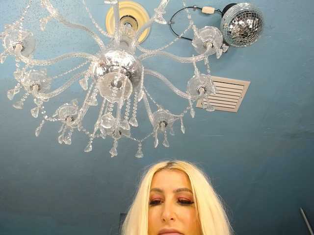 adrianna_fox live cam on BongaCams