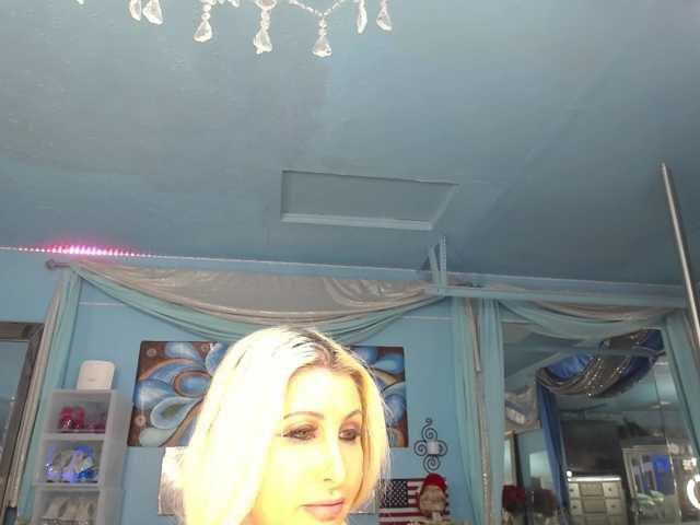 adrianna_fox live cam on BongaCams