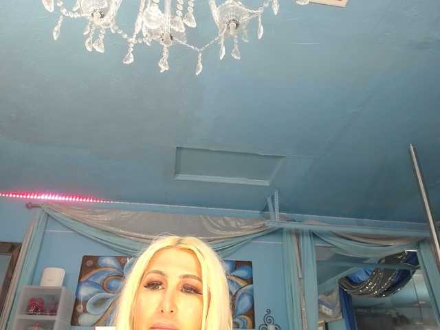 adrianna_fox live cam on BongaCams