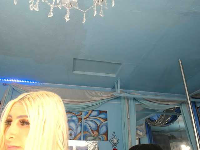 adrianna_fox live cam on BongaCams