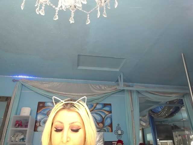 adrianna_fox live cam on BongaCams