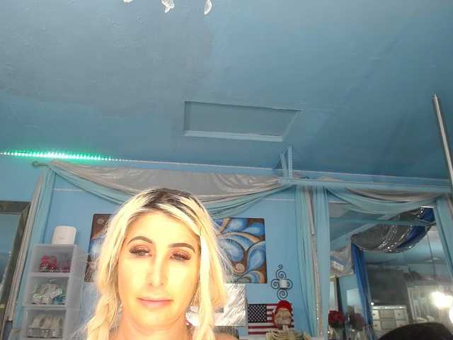 adrianna_fox cam belle