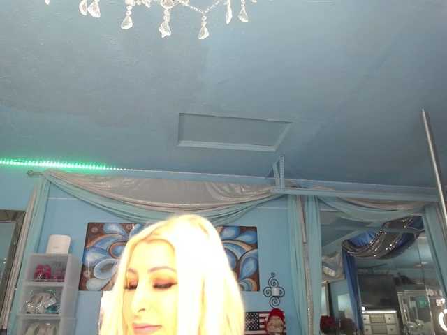 adrianna_fox live cam on BongaCams