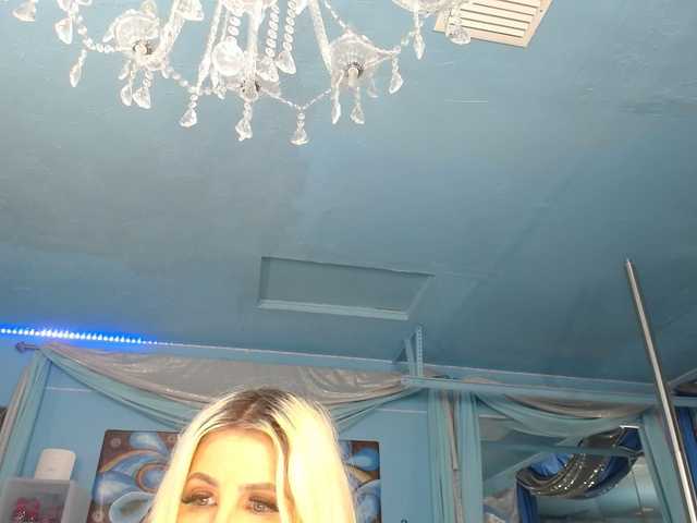 adrianna_fox live cam on BongaCams
