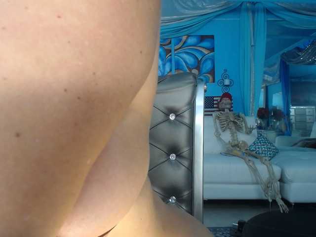 adrianna_fox live cam on BongaCams
