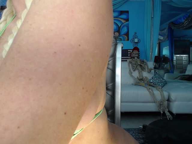 adrianna_fox, en directo ahora en BongaCams