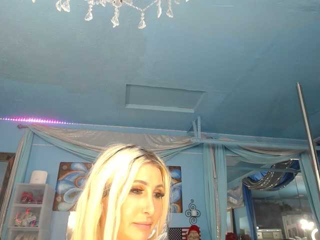 adrianna_fox live cam on BongaCams