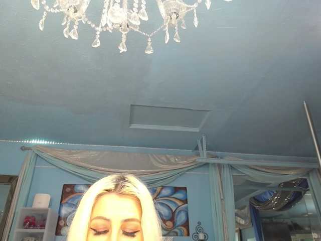 adrianna_fox live cam on BongaCams