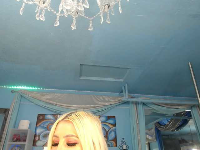 adrianna_fox live cam on BongaCams