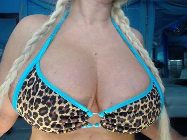 adrianna_fox live cam on BongaCams