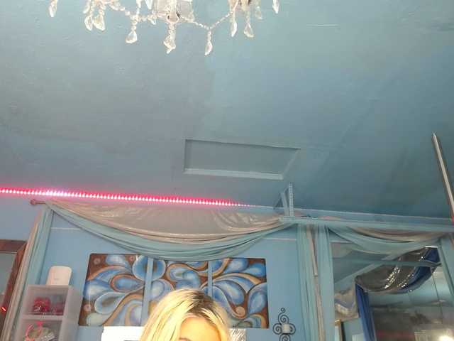 adrianna_fox's BongaCams show and profile