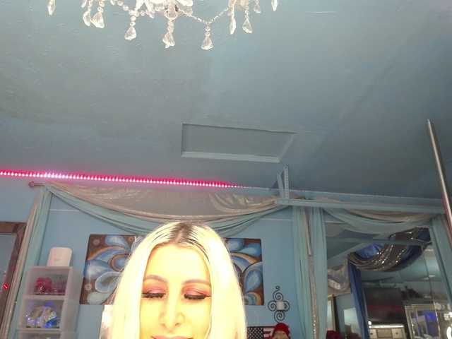 adrianna_fox live cam on BongaCams