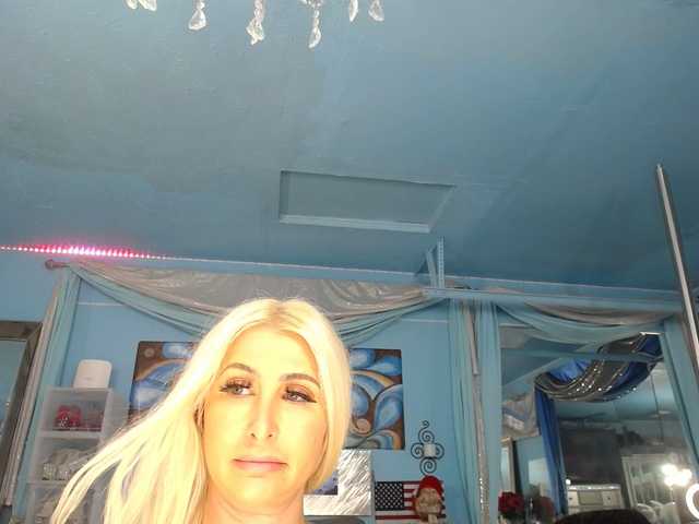 adrianna_fox live cam on BongaCams