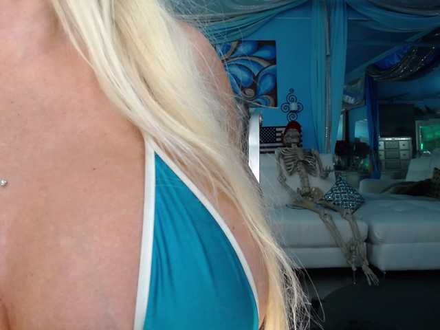 adrianna_fox