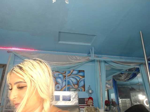 adrianna_fox live cam on BongaCams