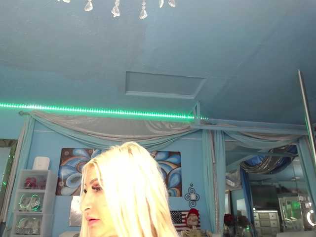 adrianna_fox live cam on BongaCams