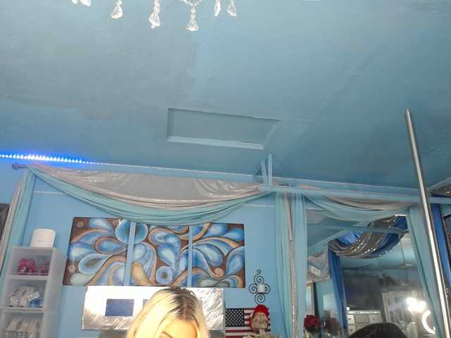 adrianna_fox live cam on BongaCams