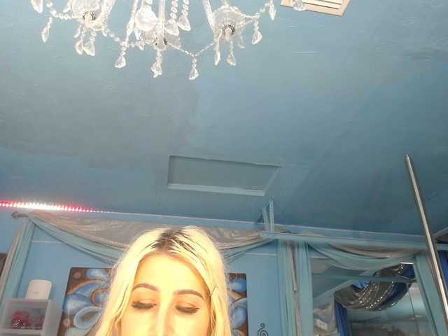 adrianna_fox live cam on BongaCams