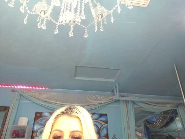 adrianna_fox, live now on BongaCams
