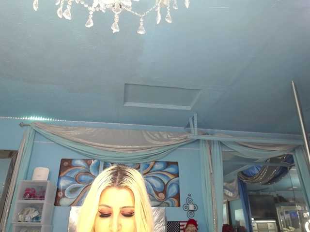 adrianna_fox live cam on BongaCams