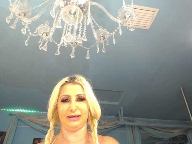 adrianna_fox live cam on BongaCams