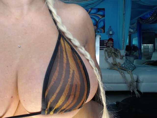 adrianna_fox