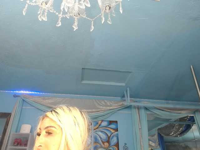 adrianna_fox's BongaCams show and profile