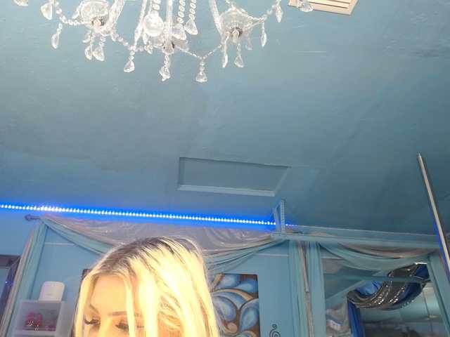 adrianna_fox cam belle