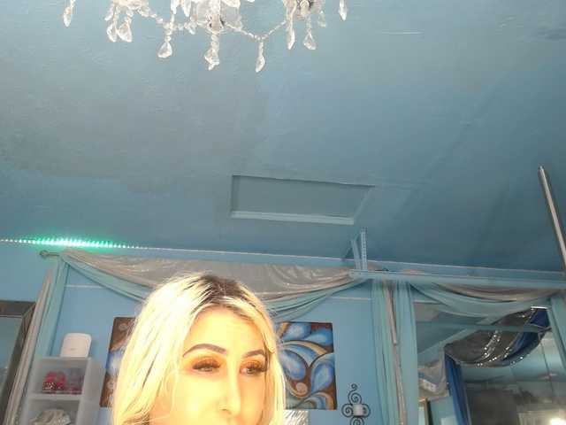 adrianna_fox's BongaCams show and profile