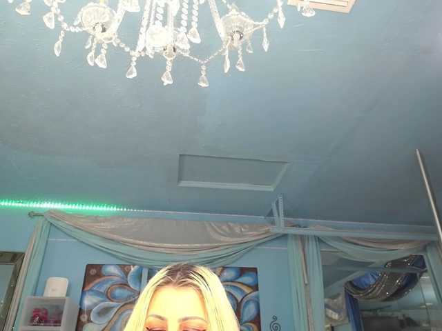 adrianna_fox live cam on BongaCams