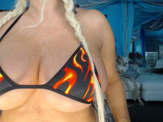adrianna_fox live cam on BongaCams