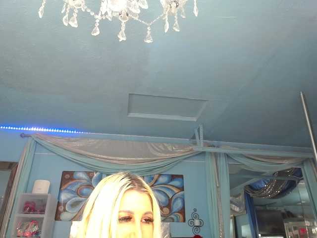 adrianna_fox live cam on BongaCams