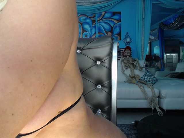 adrianna_fox live cam on BongaCams