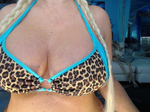 adrianna_fox live cam on BongaCams