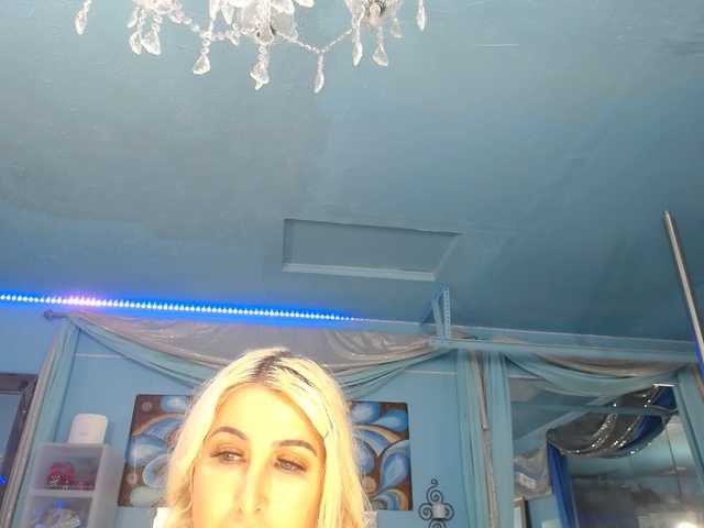 adrianna_fox cam belle