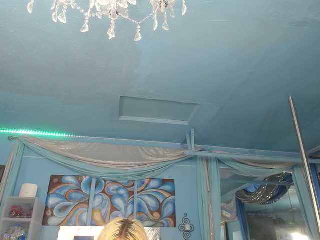 adrianna_fox cam belle