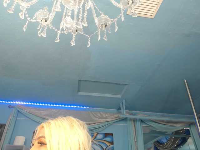adrianna_fox cam belle