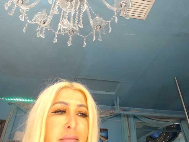 adrianna_fox live cam on BongaCams